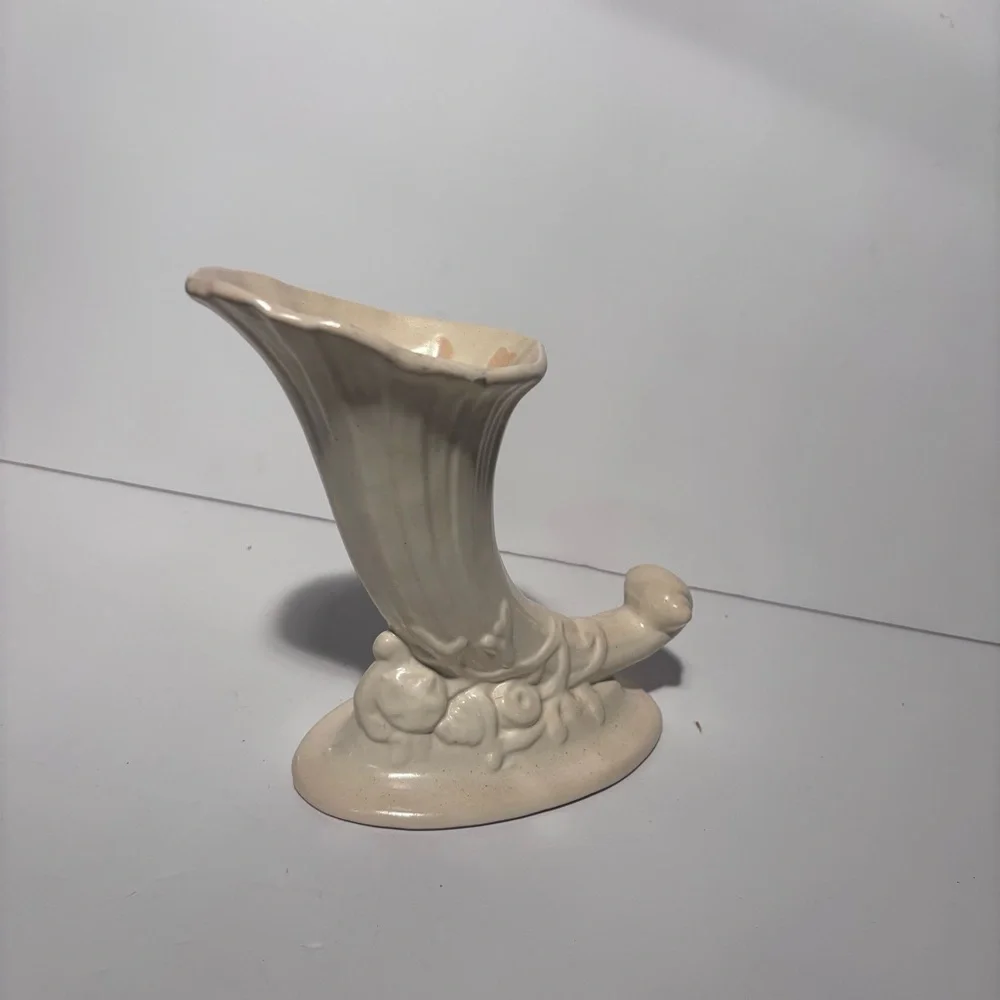 Vintage Red Wing  Pottery White Cornucopia Vase #413